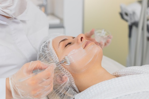 Enzyme,Therapy.,Beautician,Applying,Moisturizing,Medical,Chemical,Peeling,Cream,Mask Cosmetic dermatology consultation Dr. Prratyush More Thane